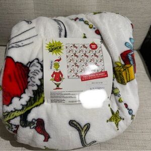 Grinch queen blanket